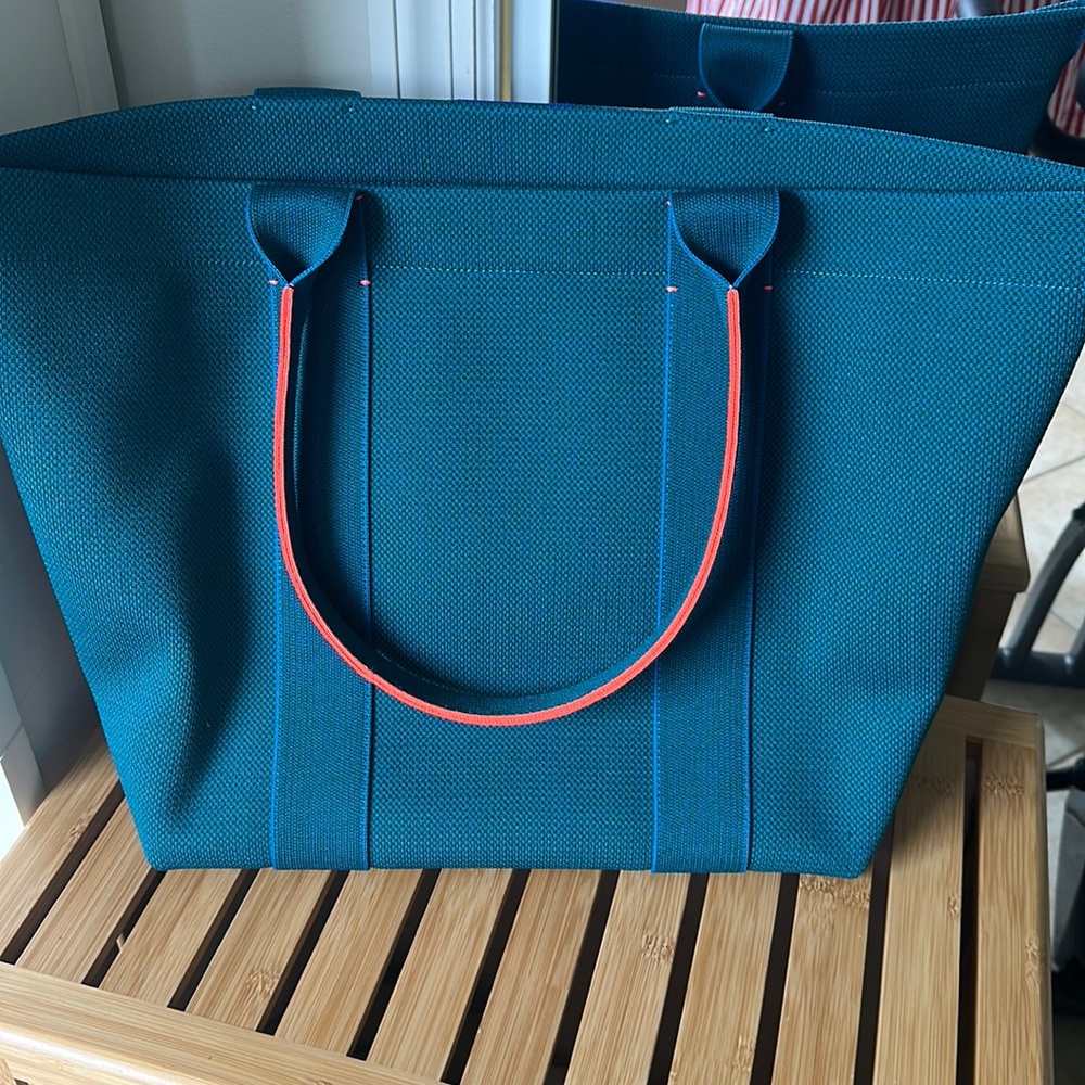 Rothy’s essential tote